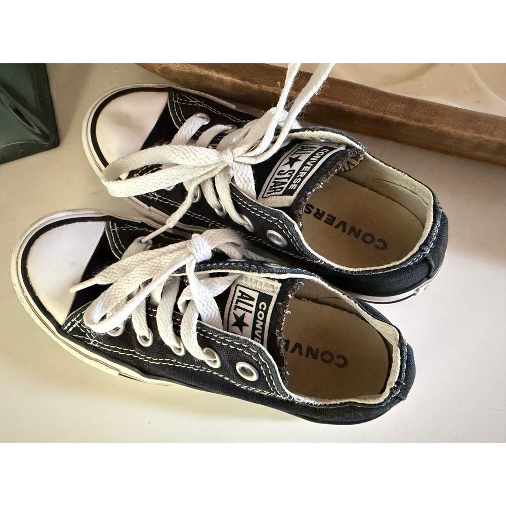 Converse Chuck Taylor All Star Low-Top Sneakers Little Kids Size 11 - Picture 7 of 10